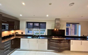 Beautiful 5 Bed 3 Bathroom Detached Family Home 8